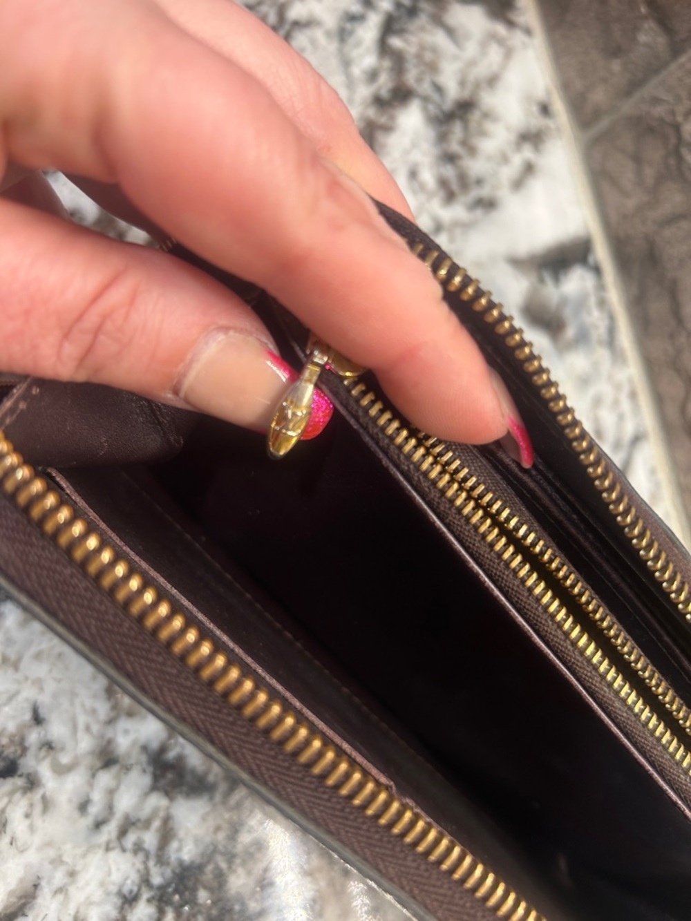 Louis Vuitton Vernis Zip Wallet in Dark Burgundy EUC with dust bag and COA - Picture 16 of 16